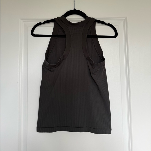 Athleta Renew Seamless Racerback Tank Top in Charcoal Gray size Small - Picture 4 of 4
